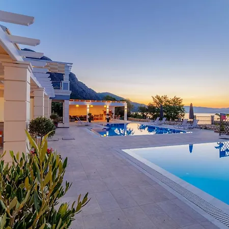 Beachfront - Luxury Apaghio *