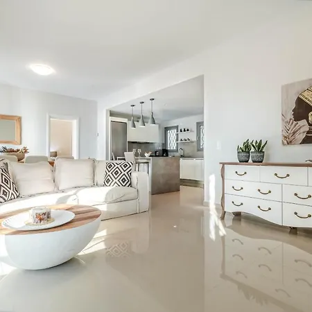 Beachfront - Luxury Apaghio *