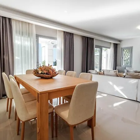 Beachfront - Luxury Apaghio *