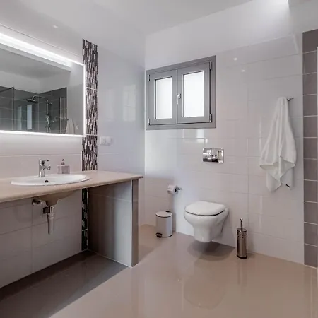 Beachfront - Luxury Apaghio *