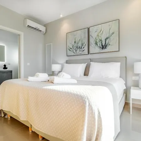 Beachfront - Luxury Apaghio *