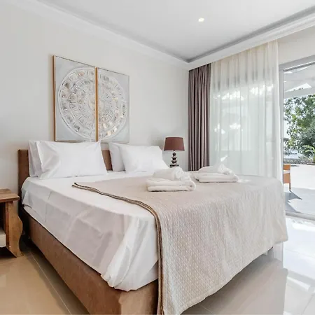 Beachfront - Luxury Apaghio