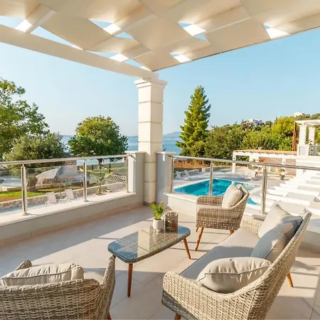 Beachfront - Luxury Apaghio Vilă