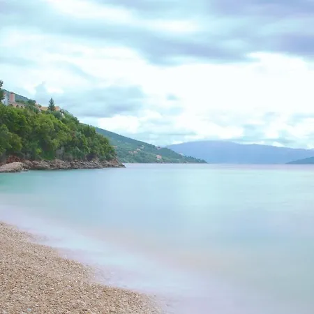 Beachfront - Luxury Apaghio *