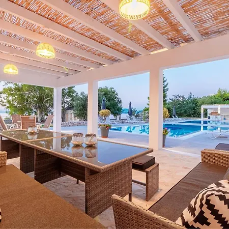 Beachfront - Luxury Apaghio Barbati